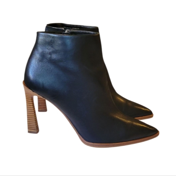 Vince Camuto Pezlee Island Black Leather Pointed Toe Ankle Boots Size 9 1/2M - Picture 2 of 9